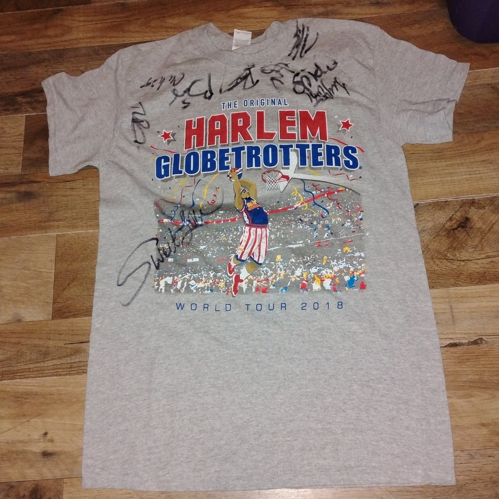HARLEM GLOBETROTTERS World Tour 2018 Basketball Gray Signed Shirt Adult Small 15